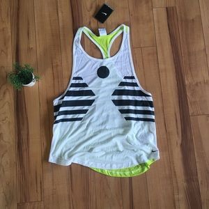 Women’s Nike Training Tank M/L NWT